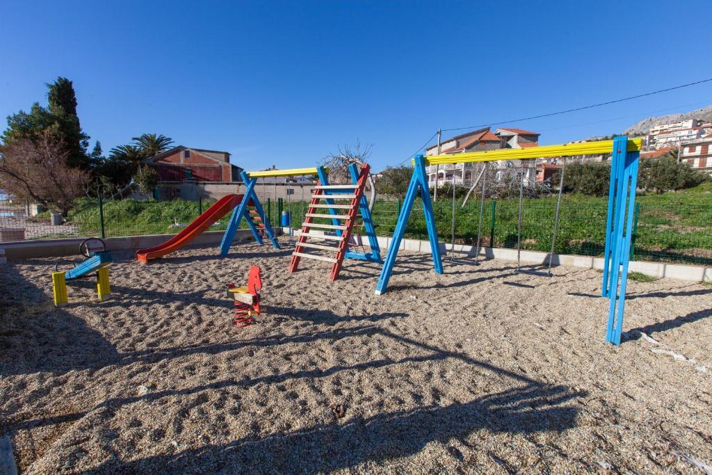 Отель Pansion Amigos Подстрана Экстерьер фото
